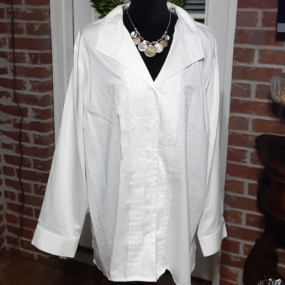 Maggie Barnes white embroidered long sleeve stretch blouse size 3X New w/tags…
